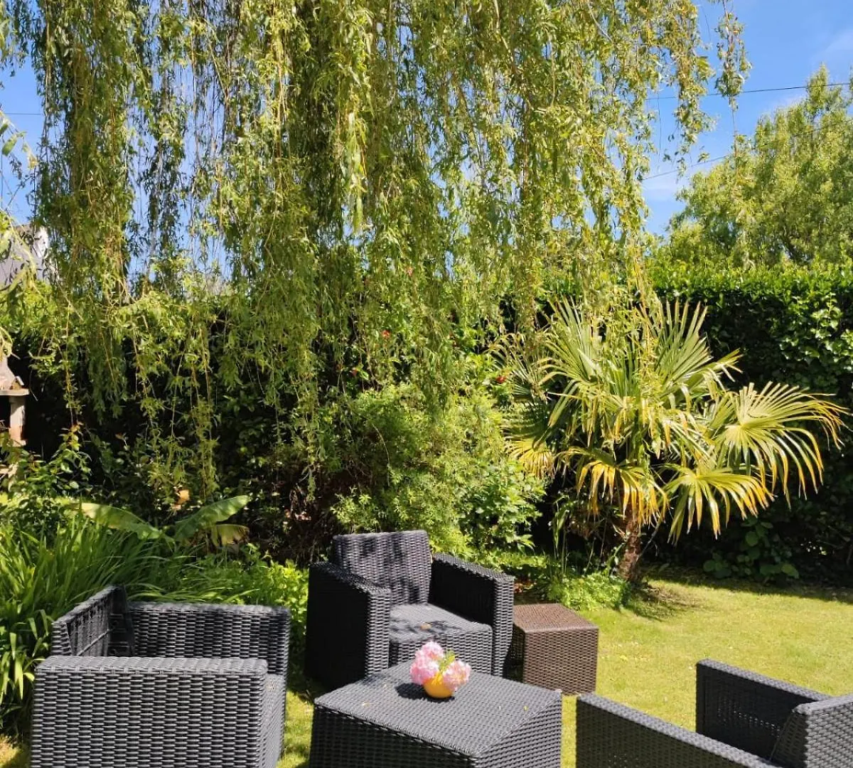 Arveil Hotel Plomeur Guest house